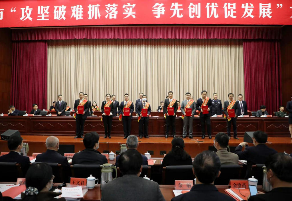 喜訊 | 聯(lián)盛化學(xué)公司總經(jīng)理榮獲臨海市“功勛企業(yè)家”榮譽(yù)稱(chēng)號(hào)